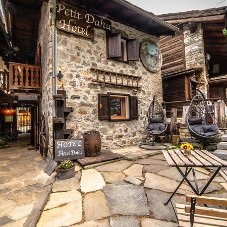 Hotel Petit Dahu - Chambres Et Restaurant Cogne Exterior foto