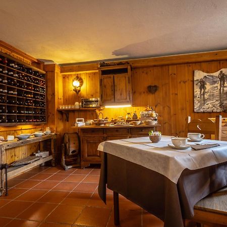 Hotel Petit Dahu - Chambres Et Restaurant Cogne Exterior foto