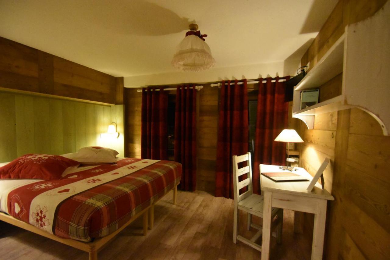 Hotel Petit Dahu - Chambres Et Restaurant Cogne Exterior foto