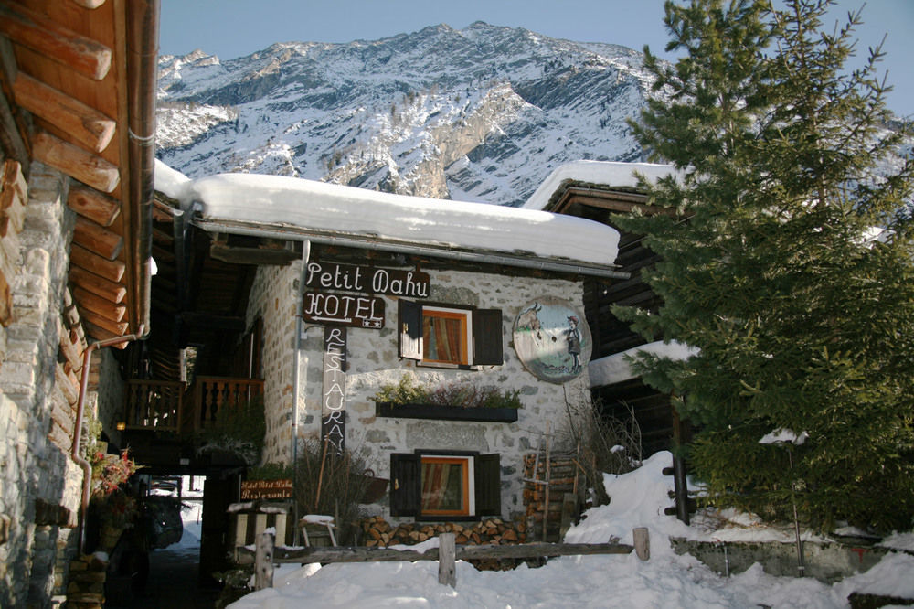 Hotel Petit Dahu - Chambres Et Restaurant Cogne Exterior foto